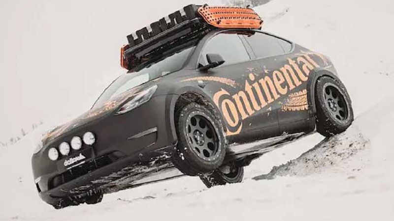 Тюнинговую версию Tesla Model Y испытали на бездорожье с шинами Continental